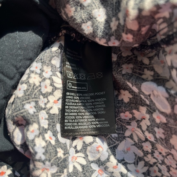 H&M Off-Shoulder Romper - Size 6 - Picture 4 of 4